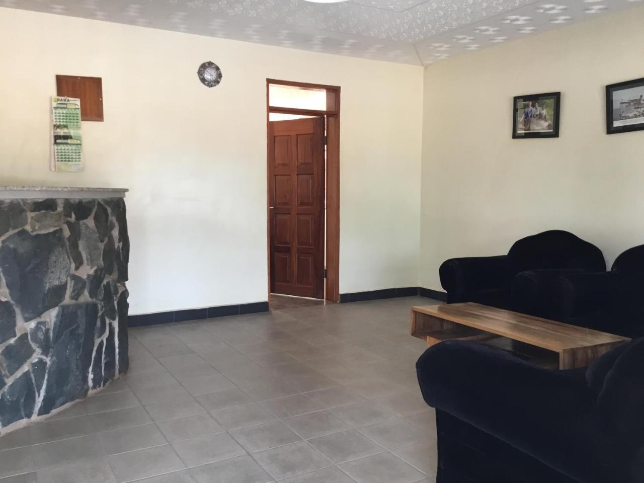 Motel Tuku Masindi Exterior foto